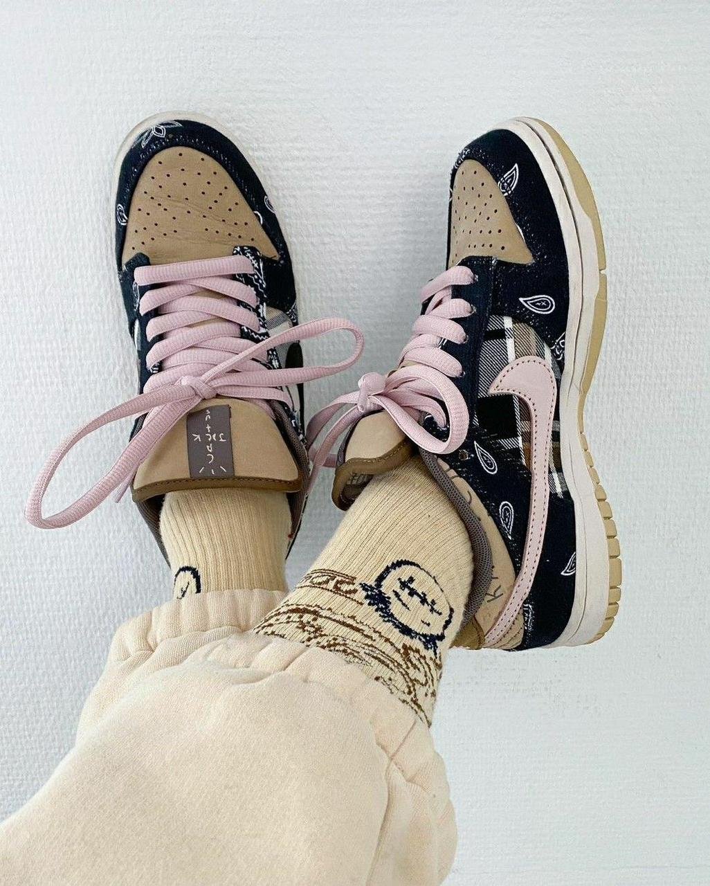 SB Dunk Low Travis Scott